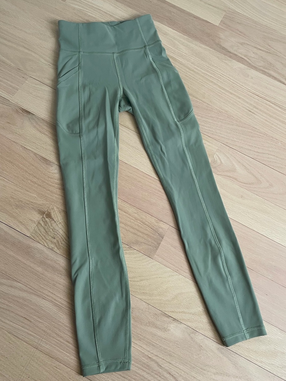 Size 0, 25”- Lululemon align olive green leggings with pockets - LIKE NEW